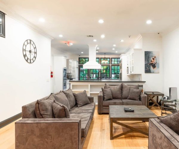 Comfortable and cozy living room inside Four Seasons Detox rehab center.